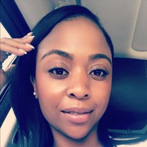 Meet your Posher, Dominique